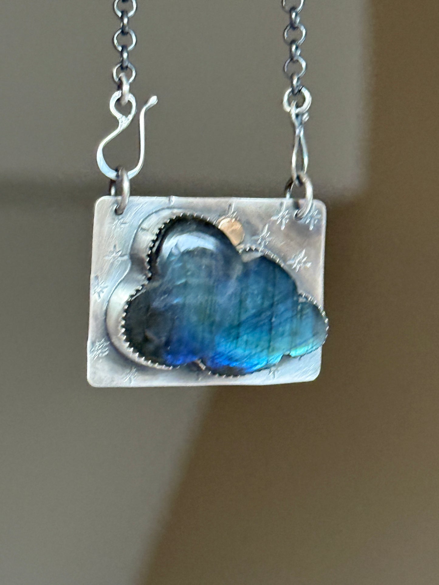 Moody Blue Labradorite Cloud